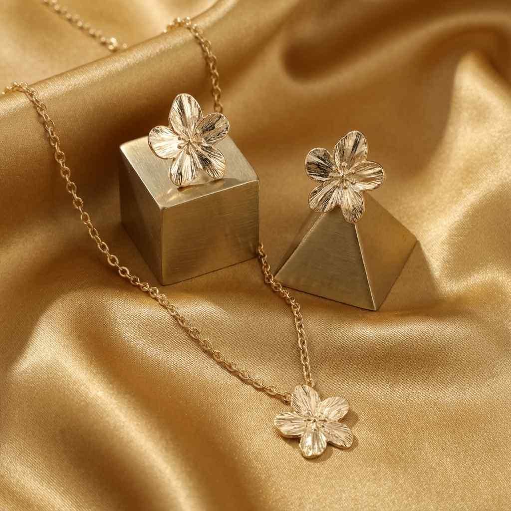 Set of Flower Necklace and Earring (Pack of 1)